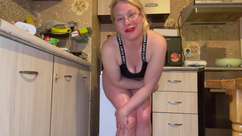 Putarankahotmilf: Kalçalarımı ağdalıyorum, çok acı verici ama yumuşuyor ve güzelleşiyor