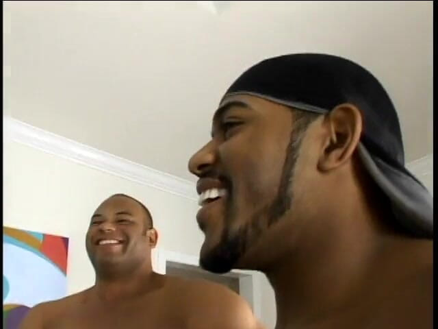 First Black Sexperience: Gangbang antar ras dengan empat pejantan hitam dan pelacur brunette...