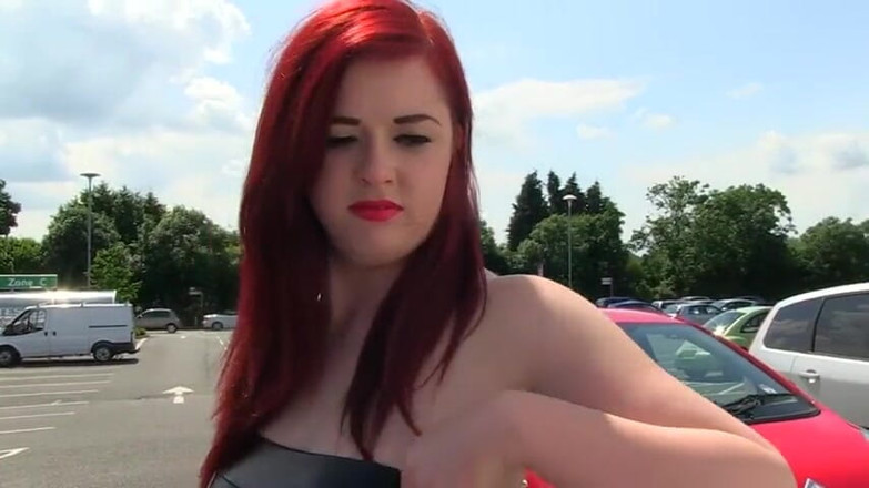 German amateur - 100% German hardcore videos: Duży tyłek ruda laska sika na zewnątrz