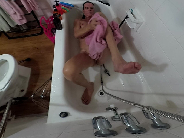 Lizzy Yum VR: Liz young vr 2025 lagi asik muasin memeknya pakai dilate pakai...
