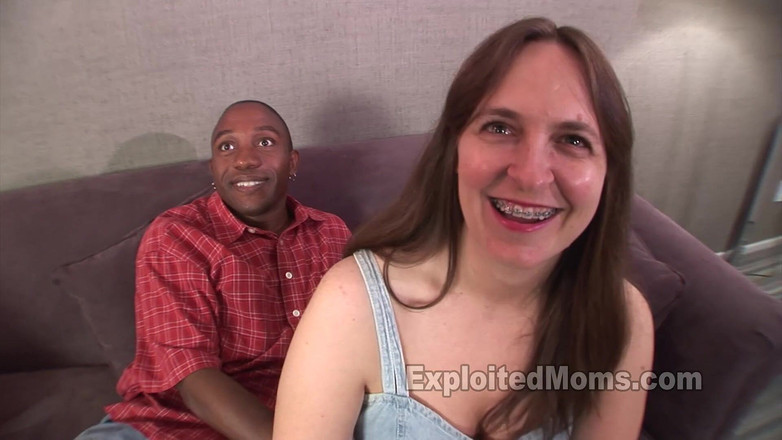 Xes Network: Hot cougar mature waitress does her 1st porn video BBC in...