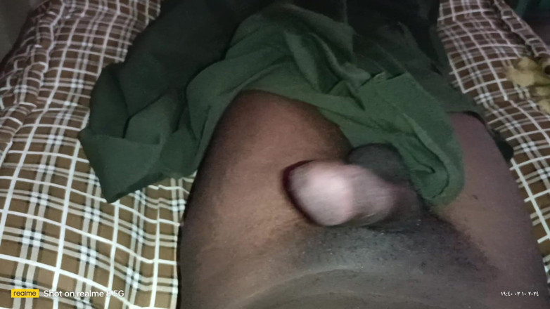 Jeemy1996: Big Black African besar - berbohong di atas katil dan merenung...