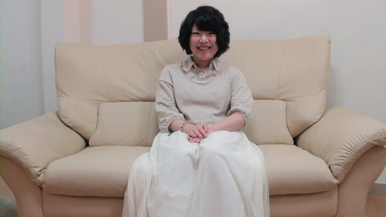 Asian Mature Climax: Milf dall'asia dai capelli scuri gioca con un uccello sborrato