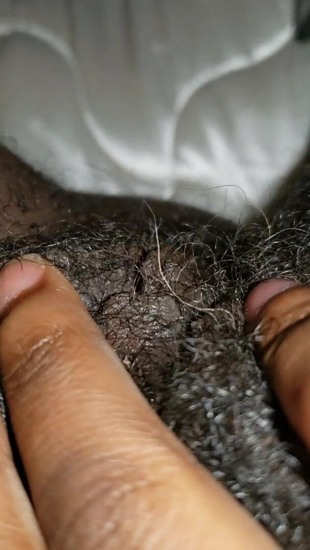 Roseblue2: Gemendo, massagem na buceta