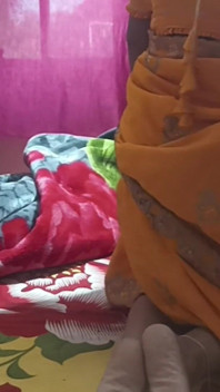 Desi Bhabhi Gave a Handjob and Then Got Her Ass Fucked