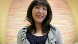 Tante asia rambut cokelat di-fingering