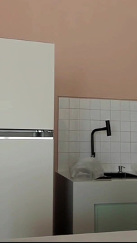 Je regarde les seins de maman pendant qu’elle cuisine en string, POV