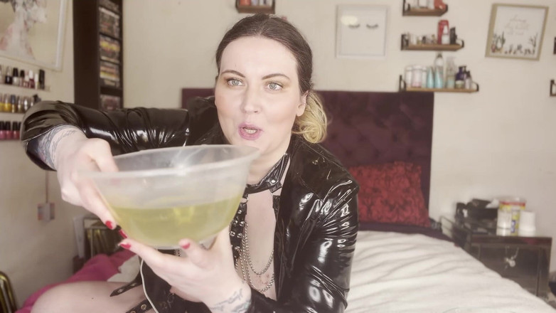 MissFFW: Fräulein Ffw platzte für einen pissen