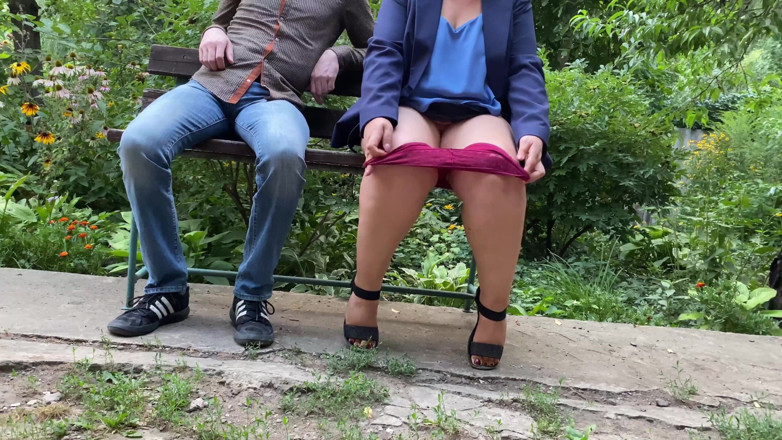 OurFetishLife: Le beau-fils adore regarder sa belle-mère lubrique pisser avec ses...
