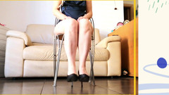 RavenBigAss: Prstování na zkřížené nohy, černé napumpované boty, vysoké pekla, nahé nohy