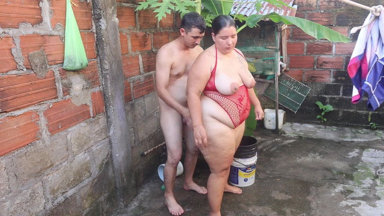 Lexly_16: Mi Vecino Entra Ami Casa Y Me Mira En El...