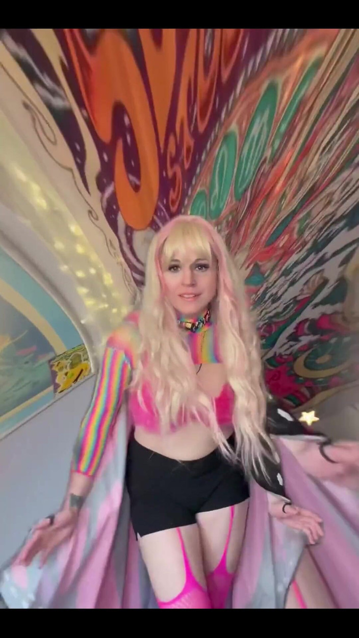 Suzy Wylde: ミルフのダンス!