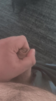 Fetter Haariger Bär Wichst Im Büro Und Spritzt Auf Den Boden