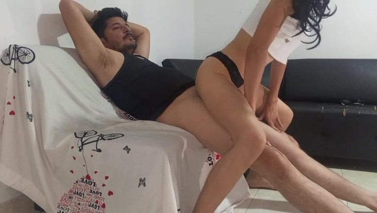 Mr_jhovin: 핫한 의붓아들과 즐거운 섹스, 콘돔 없이 자지를 따먹는 그녀