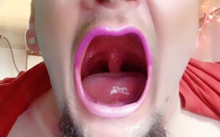 King Of Crossdress: Huge Mouth Cum