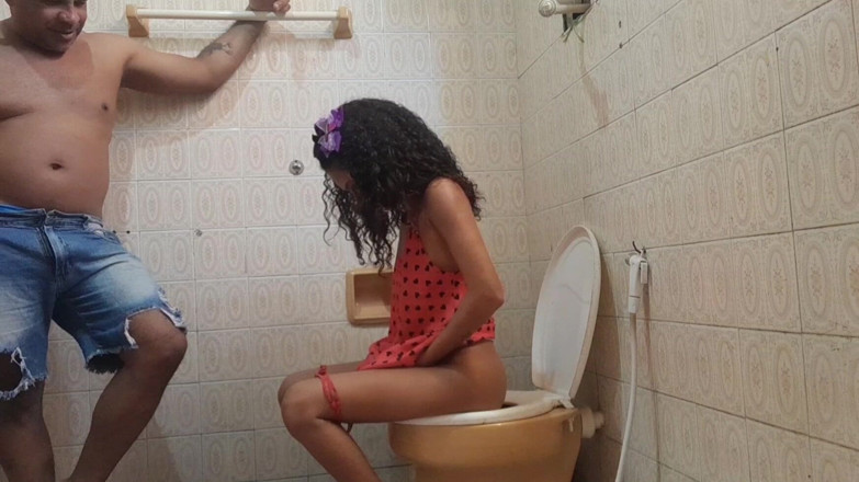 Karinamello: Mon beau-père s’est faufilé dans la salle de bain pour...