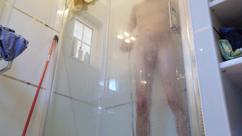 Rafael Torreano: Il papà caldo e liscio si fa una doccia