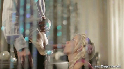 Eleganxia: 来自金发宝贝的超棒口交和深喉