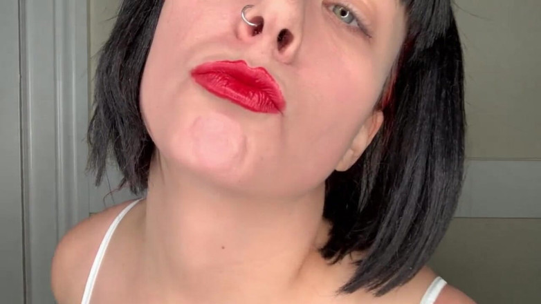Deanna deadly: Iubita tachinează pula cu buze roșii și lenjerie albă