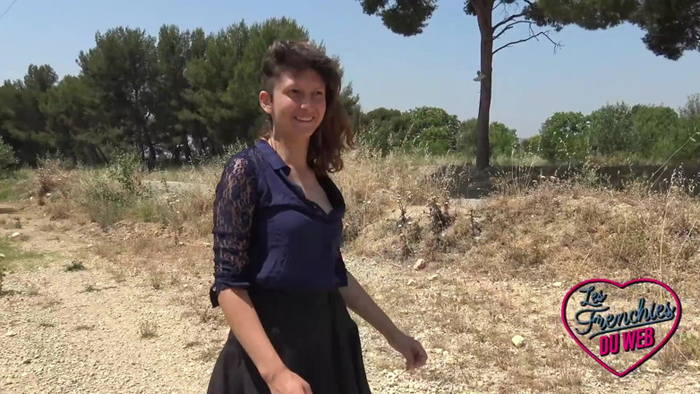 The Frenchies of the web: Melany, cewek mesum yang lagi asik dientot sama dua pria