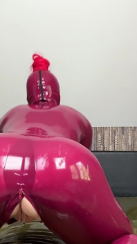 Adora a tu Reina de Látex