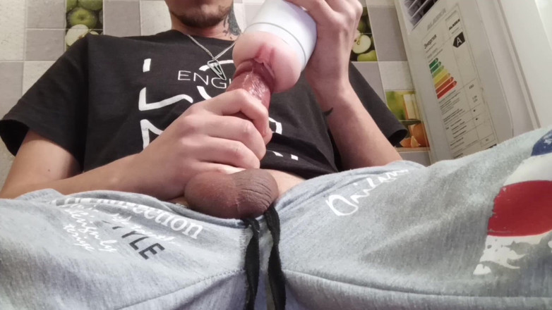 Roman Gisych: Crot di dalam memek - roman gisych