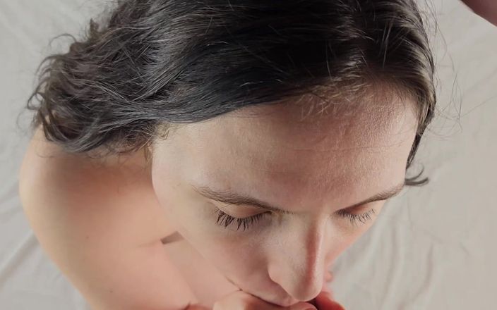 French Julia: Eu chupo meu meio-irmão e ele goza no meu rosto