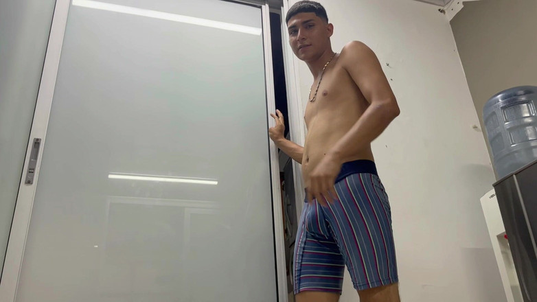 deybersex12: Mój przyrodni brat daje mi relaksujący masaż rękami i penisem