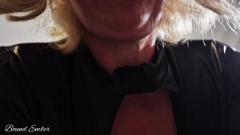 Bound Ember: 穿着乳胶服的出轨英国妻子从派对上回家，坐在我的脸上，然后被性交和中出！