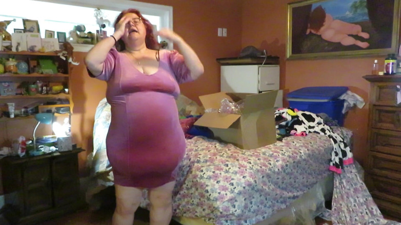 BBW nurse Vicki adventures with friends: Parte 3 provando nuovi oggetti per i video che fanno spettacolo...
