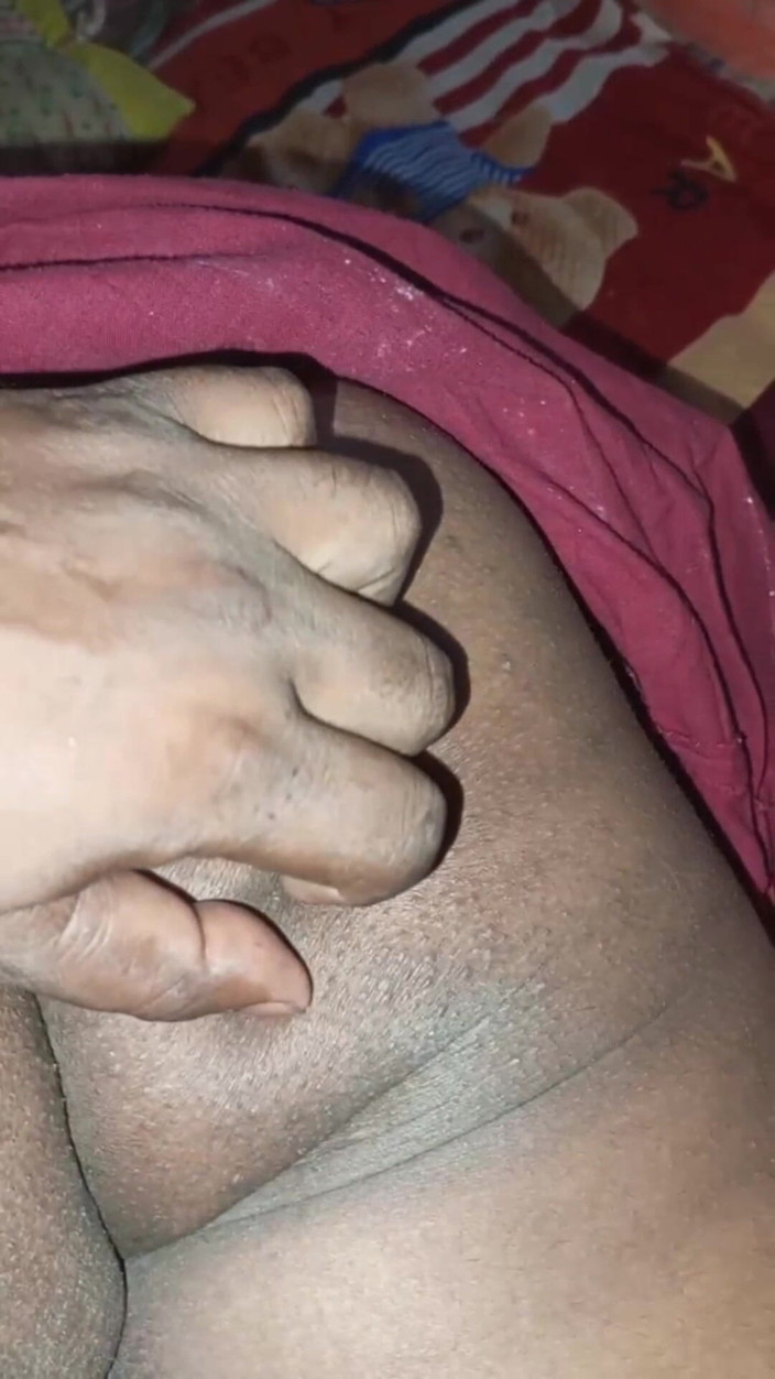 Auntixxx69: Il pene di mio fratello è molto spesso e entra dentro...