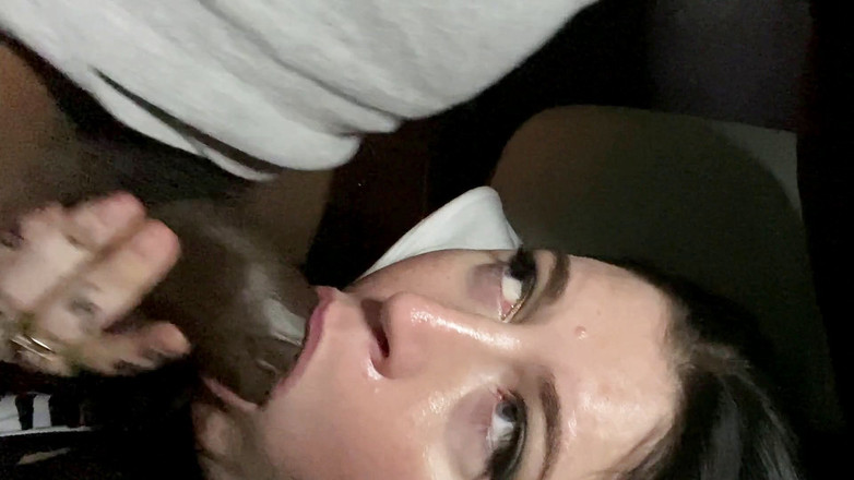 TrotzillaTheGod: Succulent Samantha dostane s velkým černým pérem