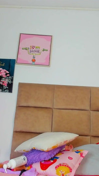 La Ragazza Si Masturba Nella Sua Stanza, in Un Vivo