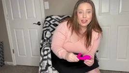 真正的胖熟女在使用lovense flexer振动器时清洁厨房 - 淫荡的katie