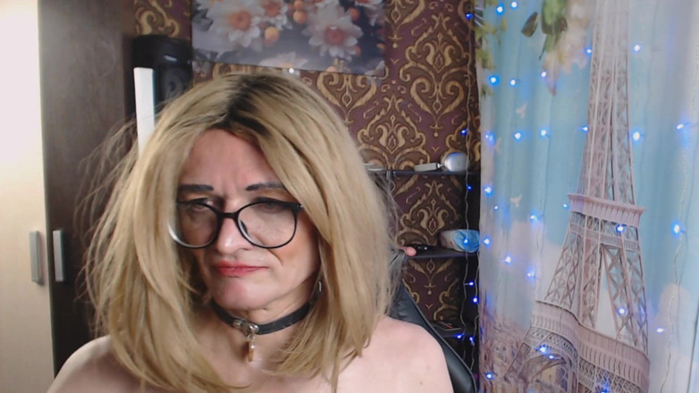 violet_bisex: Özel Ekran kaydı. Iris privat'ta satın alındı. Dans ediyor ve...