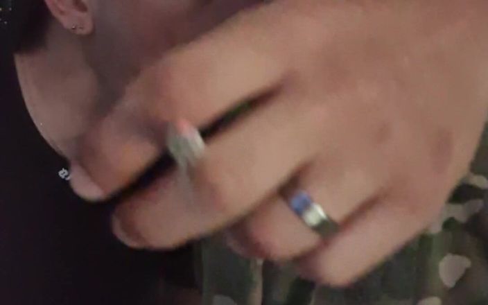 Boyzxy: Il mio ragazzo mi ha beccato mentre fumavo e masturbavo