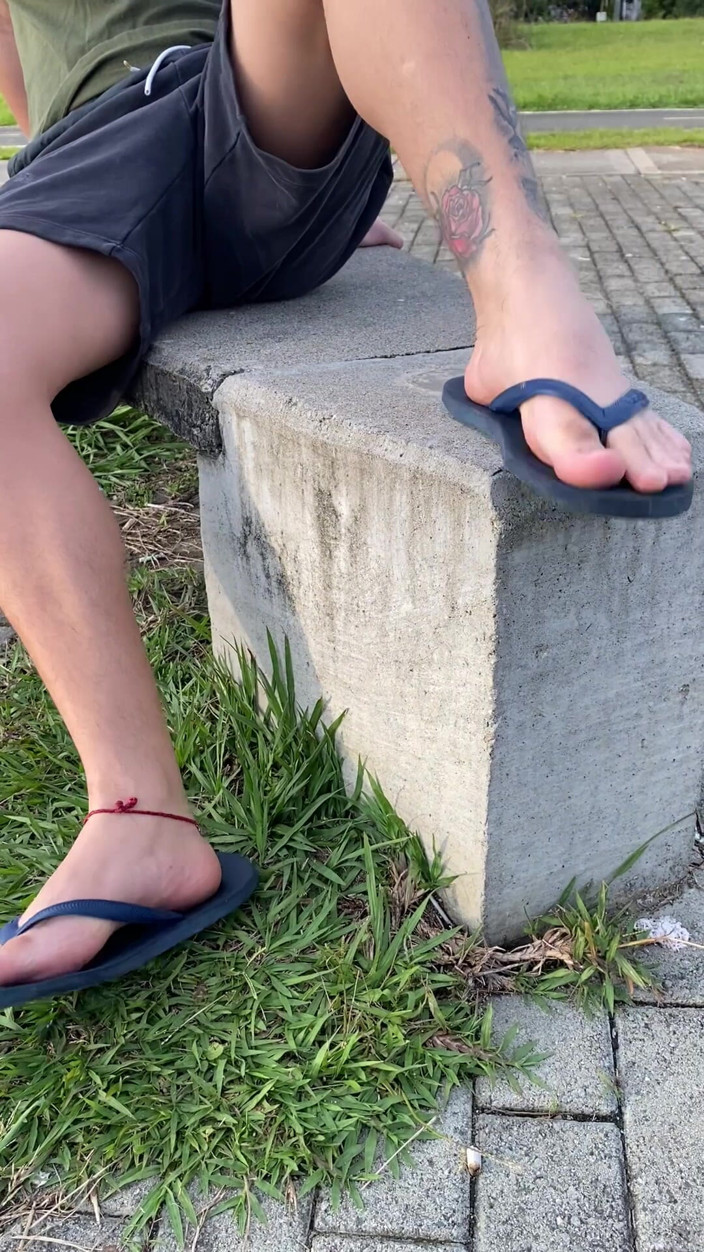 Mr Feet Colombia: Kiss the Soles of My Feet Like They're Your God