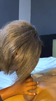 Tatlı ve seksi zenci striptizci