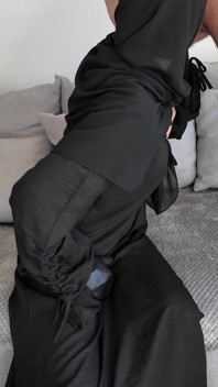 Mama vitregă arabă în voală hijab futută de fiul vitreg după ce a fost prinsă - ویو پـ رنو مسلمان