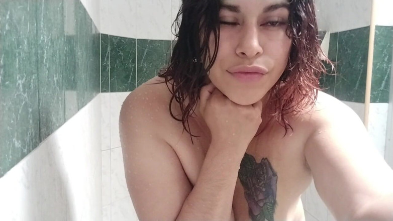 Mosh: Bohatá busty miluje anál