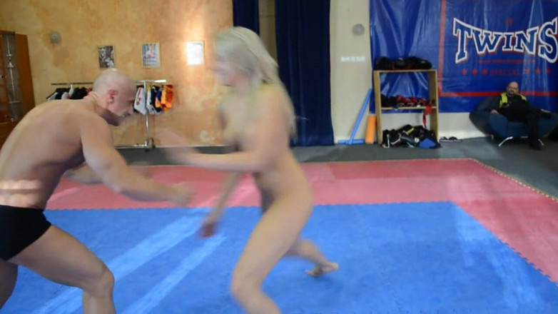 European Erotic Mixed Wrestling Club: Victoria Diamond giống công chúa mời con điếm nam miki nhảy...