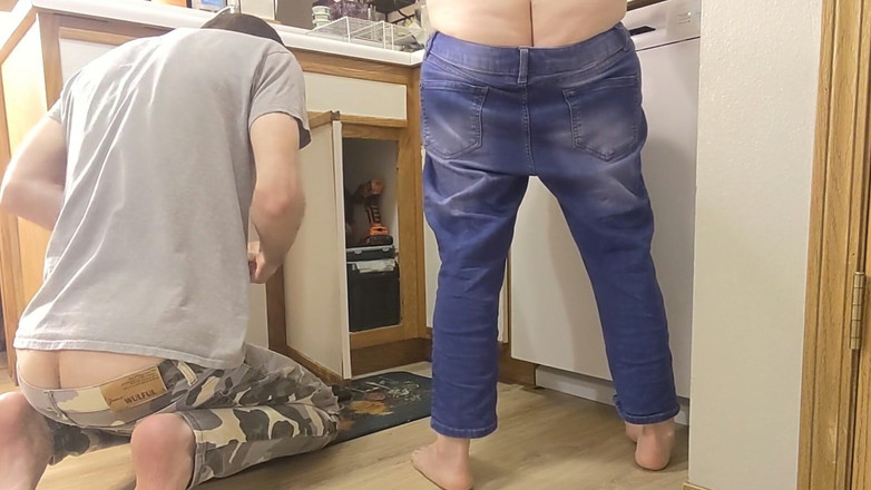 Sin Spice by Sophia Sinclair and Jasper Spice: Coppie Buttcracks Esposti Sostituendo I Paraurti Dell'armadio