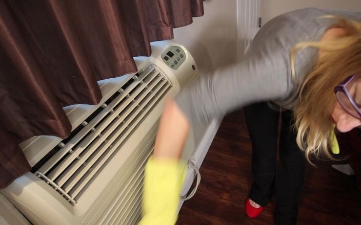 Shimmy cash: Angry Blonde White Girl Confronts Black Guy Upstairs and Gets...