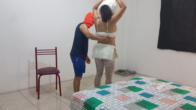 Martin13: मैंने एक अज्ञात महिला को चोदा !! उसने खरगोश का मुखौटा पहन रखा था