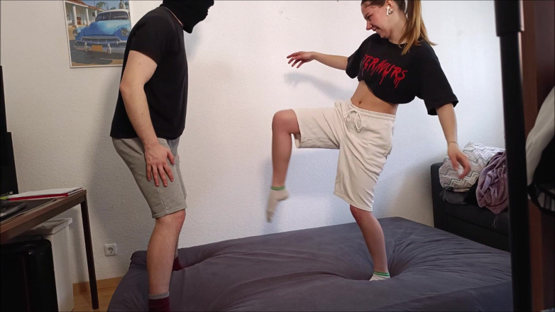 GermanBallsBusted: 20 хв, Voller Schmerzen