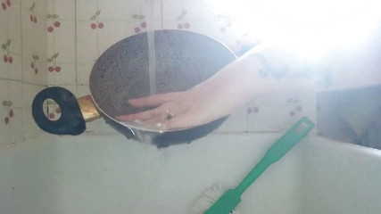 Nicoletta Embassi: Horké mytí nádobí