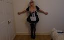 Horny vixen: Francuska pokojówka w Przylądku robi striptiz