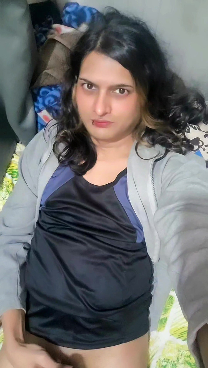 Zoyasazadai: Zoya Shezadi duşa gidiyor ve mavi havlu giyiyor ve kendim...