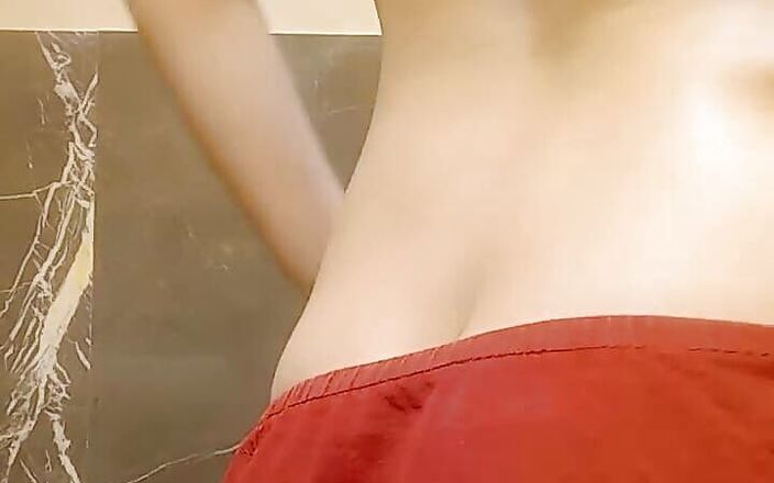 Tumheri Iska: Inderin sexy masturbiert zu hause genießen