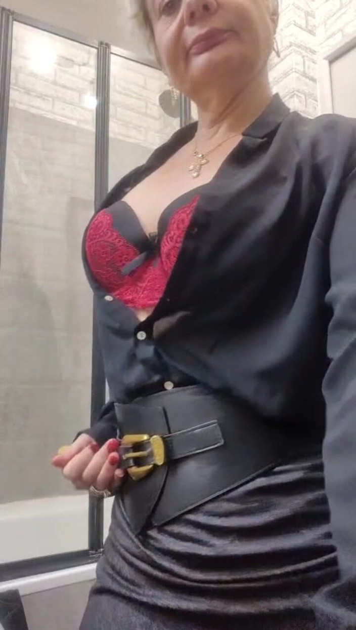 Sofy13: हाय आप एक फूहड़ परिपक्व एमआईएलए की खोज करने के लिए आते हैं जो सेक्स से प्यार करता है